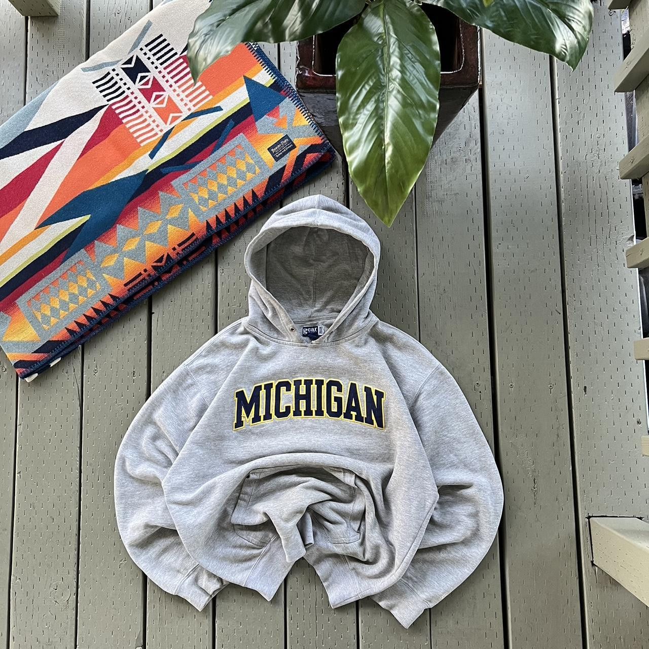 Vintage Vintage 90's Michigan Wolverines Sweatshirts Size US L / EU 52-54 / 3 - 2 Thumbnail