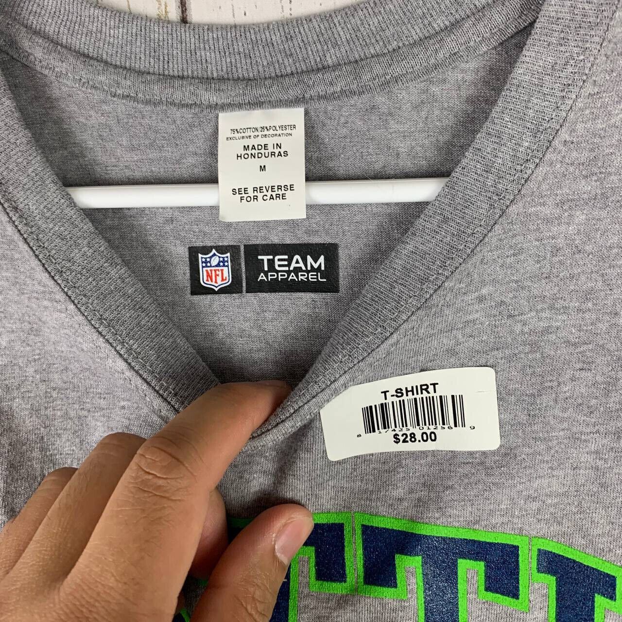 NFL Seattle Seahawks NFL Gray Medium Tshirt New Men Size US M / EU 48-50 / 2 - 3 Thumbnail