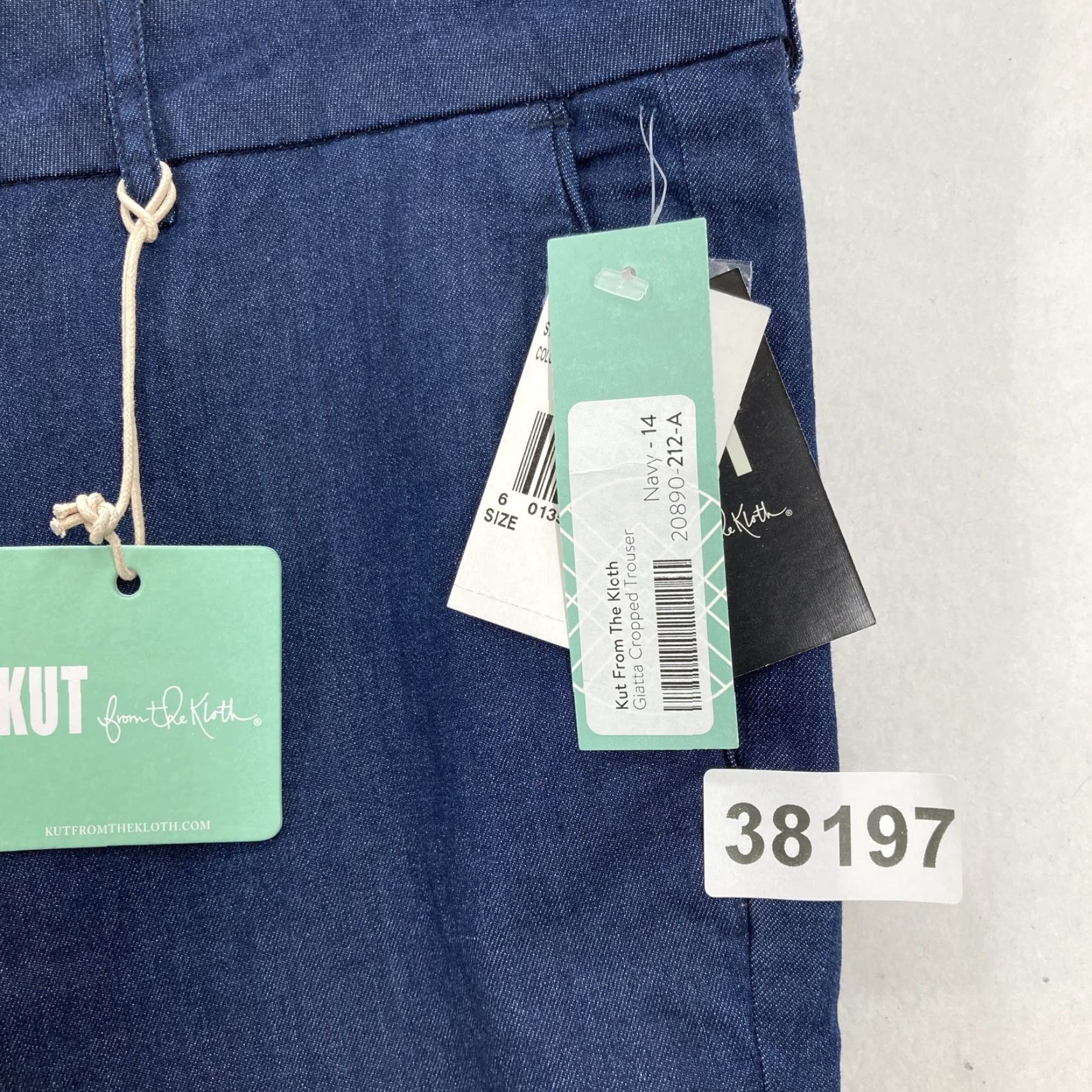 Vintage KUT from the Kloth Pants Womens 14 Taylor Crop Trouser Stretch Preppy Navy Blue Cropped Workwear Pockets Tie Back Logo Button Size 36" / US 14 / IT 50 - 4 Thumbnail