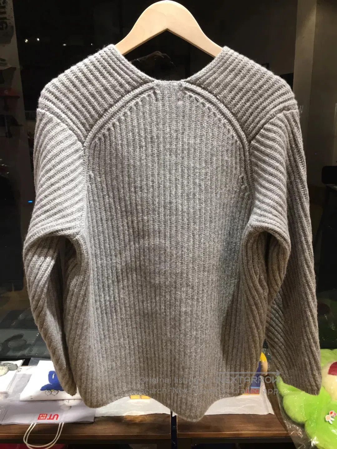 Acne Studios cozy gray v-neck sweater by acne studios. Size XS / US 0-2 / IT 36-38 - 2 Thumbnail