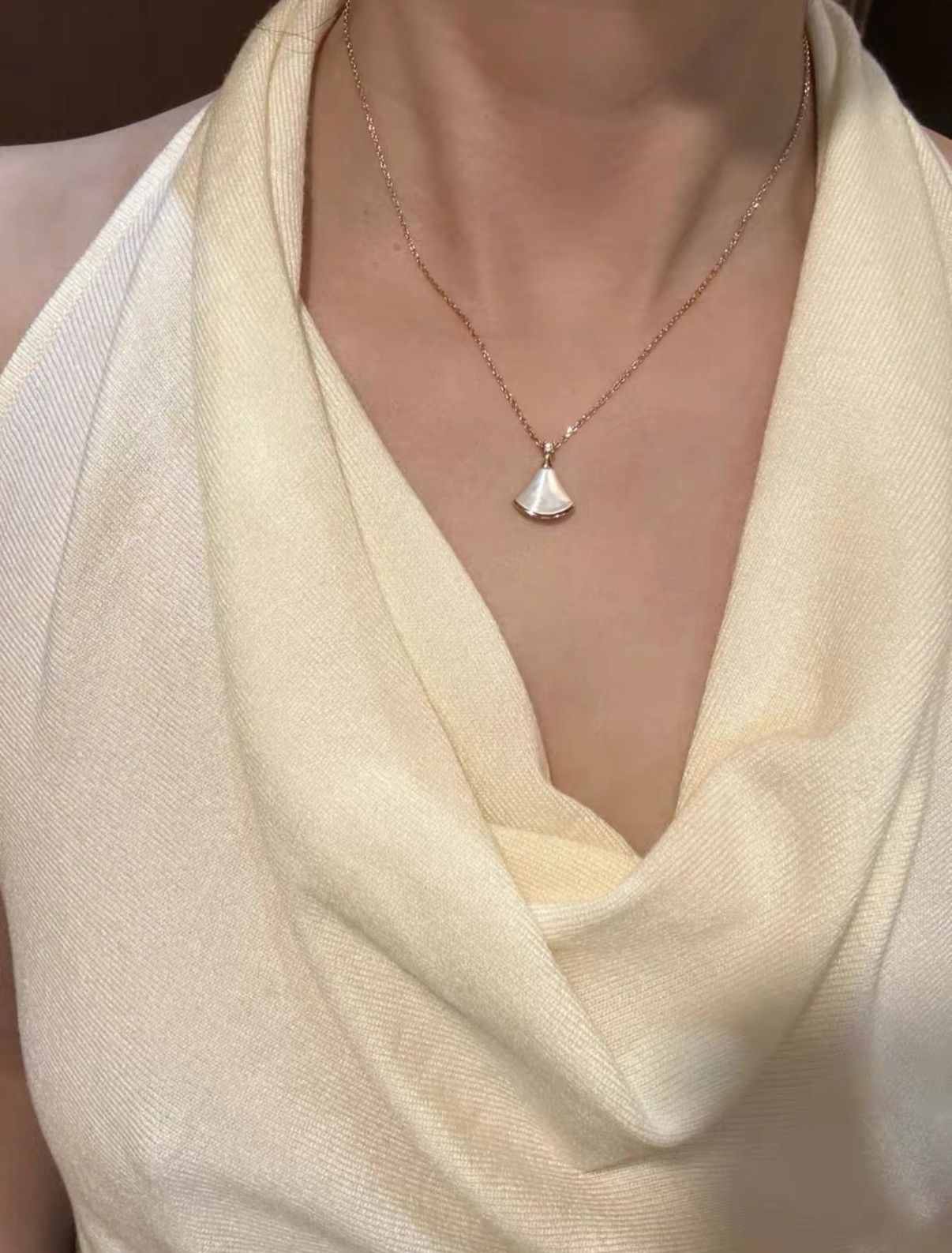 Bvlgari Bvlgari white mother-of-pearl fan necklace J38 Size ONE SIZE - 6 Thumbnail