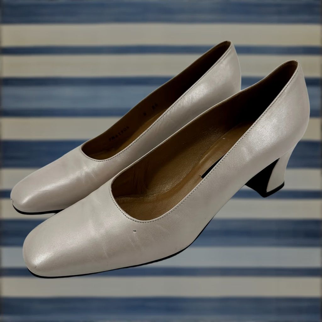 Stuart Weitzman Stuart Weitzman Cream Leather Pumps Square Toe Block Heel 8 AA Leather Sole Leather Upper Office Women's 90s Vintage Leather Heels Size US 8 / IT 38 - 1 Thumbnail
