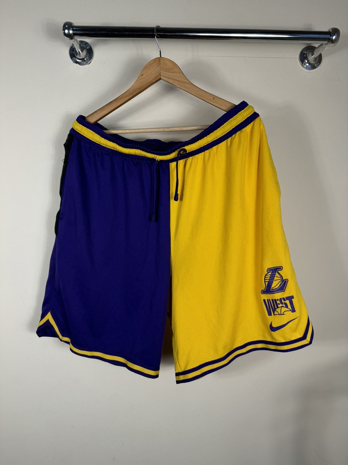 NBA × Nike Nike Lakers NBA y2k Basketball Shorts Size US 38 / EU 54 - 1 Thumbnail