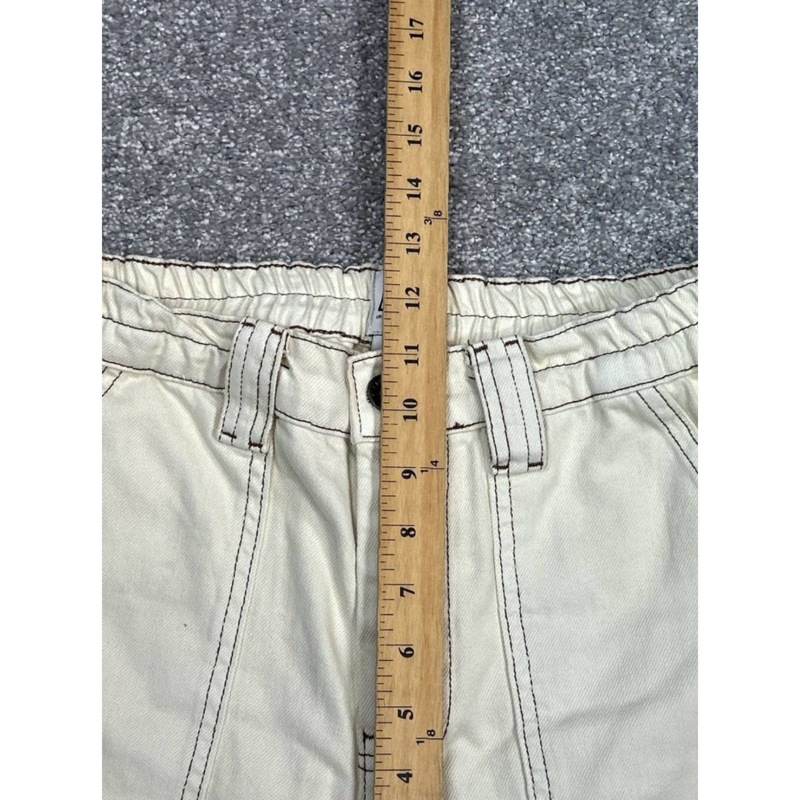 Urban Outfitters Urban Outfitters Jeans Womens 28 Ivory Denim Cargo Straight High Rise Zip Pockets Size 28" / US 6 / IT 42 - 6 Thumbnail