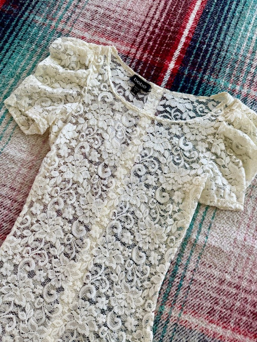 Bebe 90s Deadstock Bebe Short Sleeve Floral Lace Top S Size S / US 4 / IT 40 - 2 Thumbnail