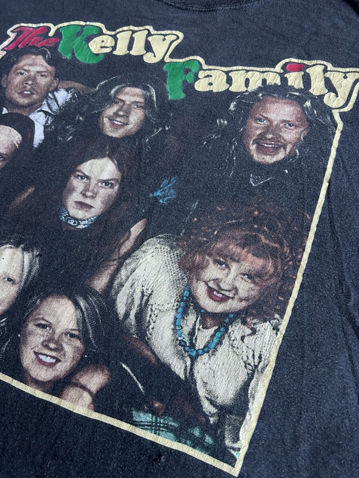 Vintage Vintage Merch The Kelly Family Face Printed 90s Tee Rare Y2K Size US L / EU 52-54 / 3 - 4 Thumbnail