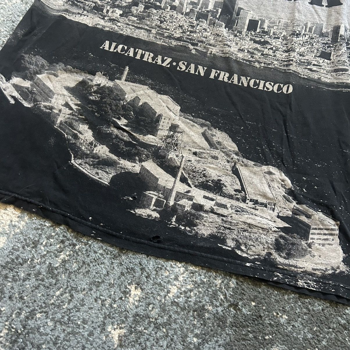 Vintage 90s distressed allover print Alcatraz tee San Francisco Size US XXL / EU 58 / 5 - 4 Thumbnail