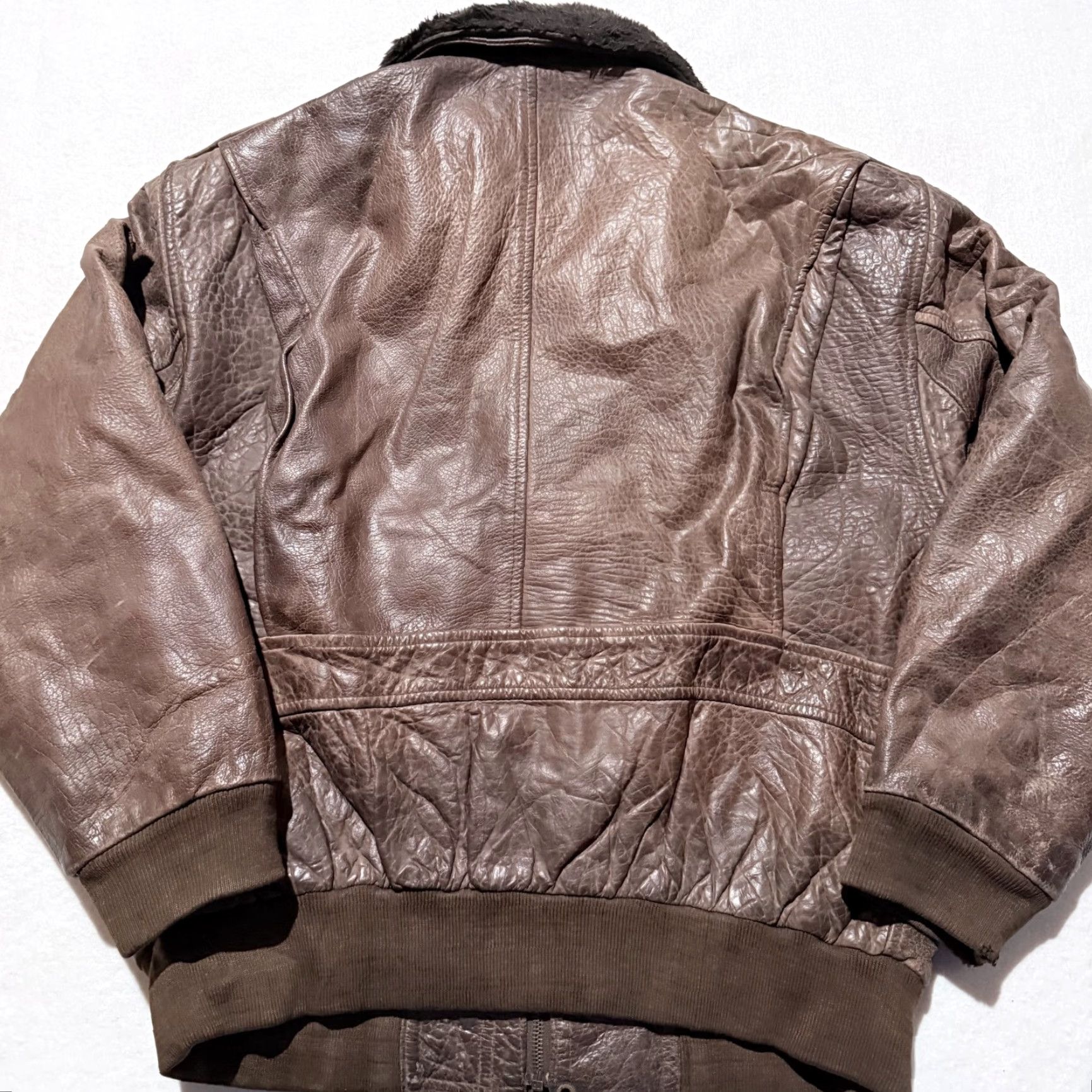 Vintage VINTAGE Flight Jacket Men Bomber Brown Faux Fur Collar Zipper Mid-Length Leather Flight 44 in Chest Mens Size US L / EU 52-54 / 3 - 3 Thumbnail