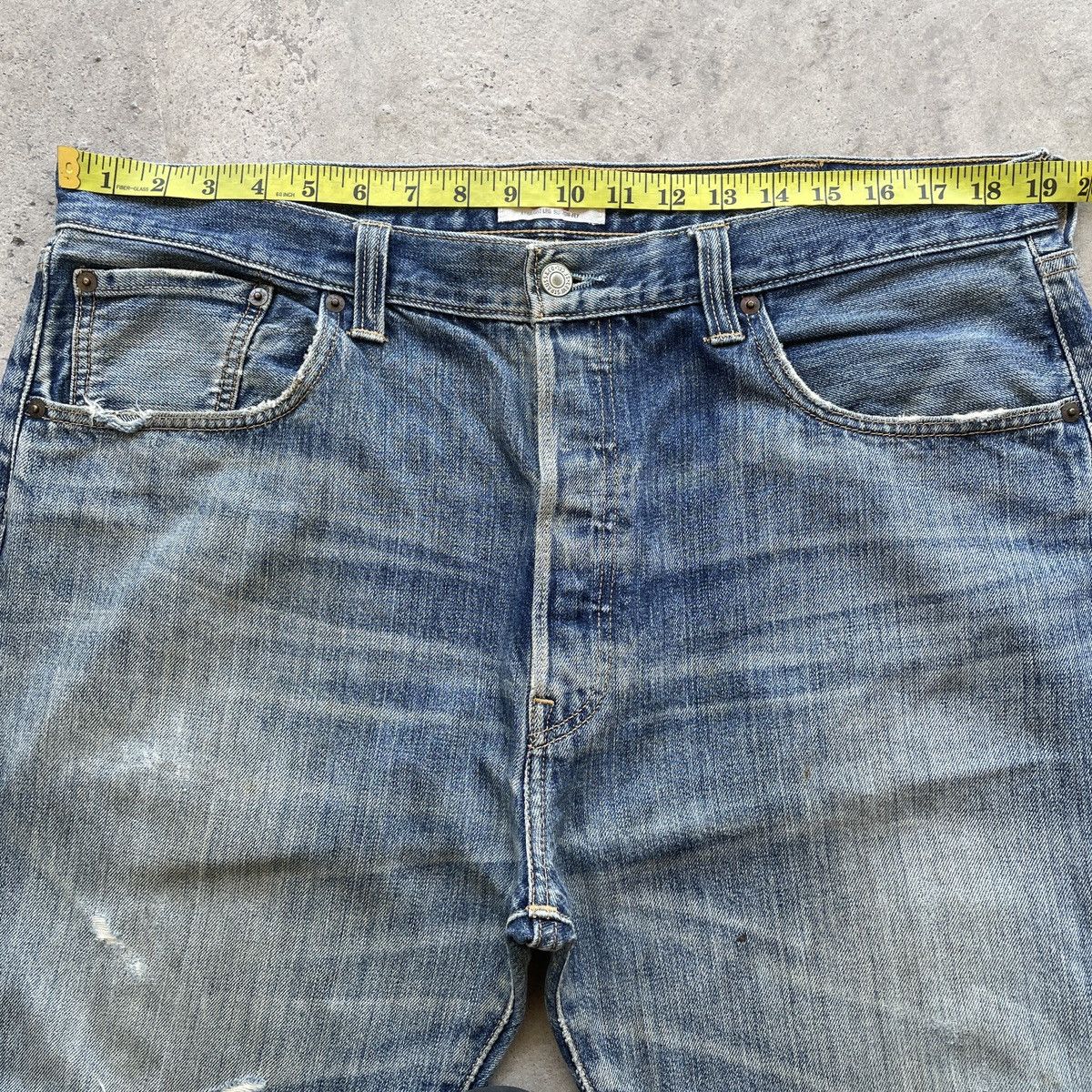 Jean × Levi's × Vintage Vintage Levi’s 501 Distressed Fly Button Faded Jeans Pants Size US 36 / EU 52 - 5 Thumbnail
