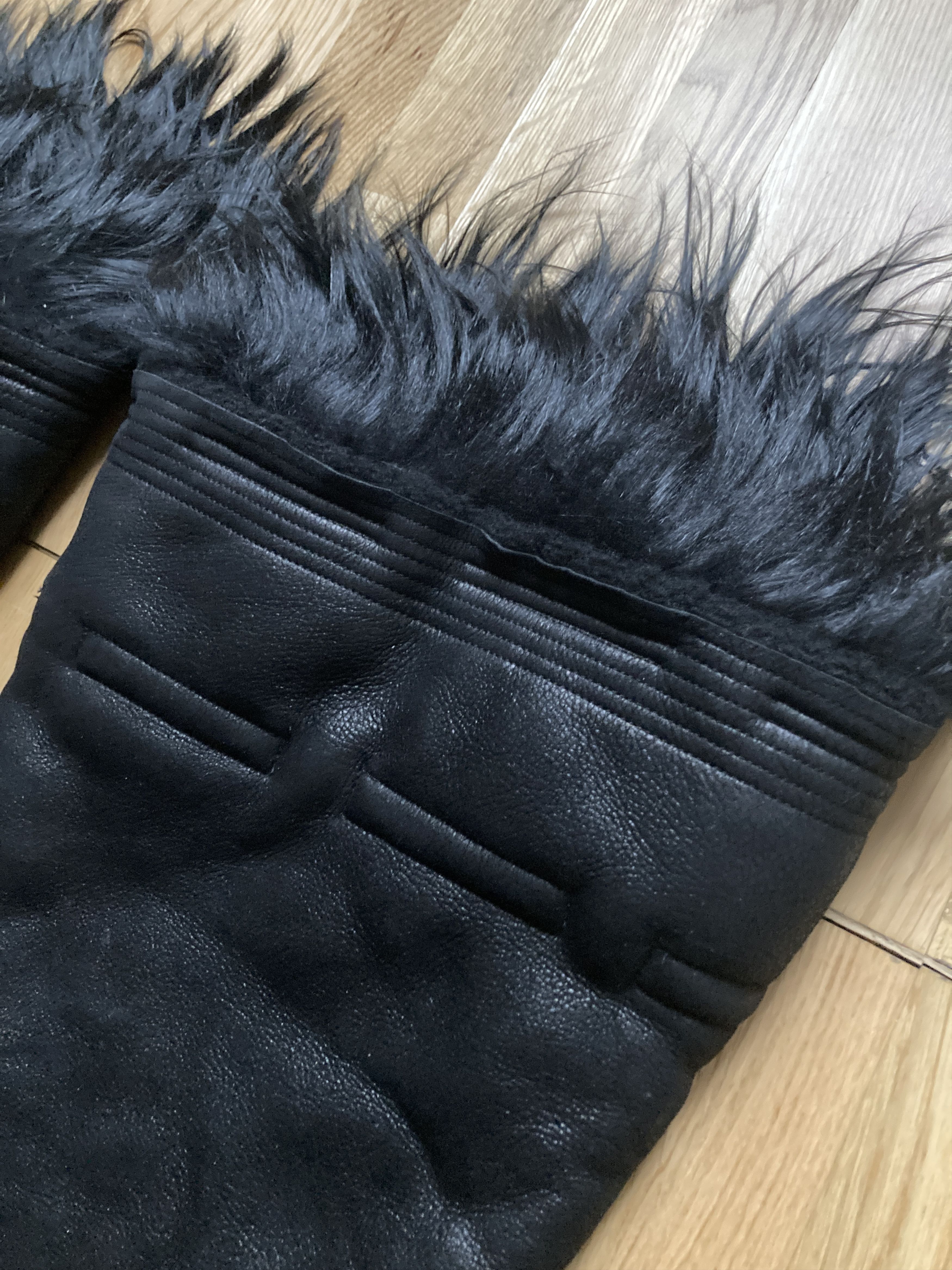 Rick Owens F/W 22 “STROBE” Shearling Leather Goat Hair Gauntlets Size ONE SIZE - 10 Thumbnail