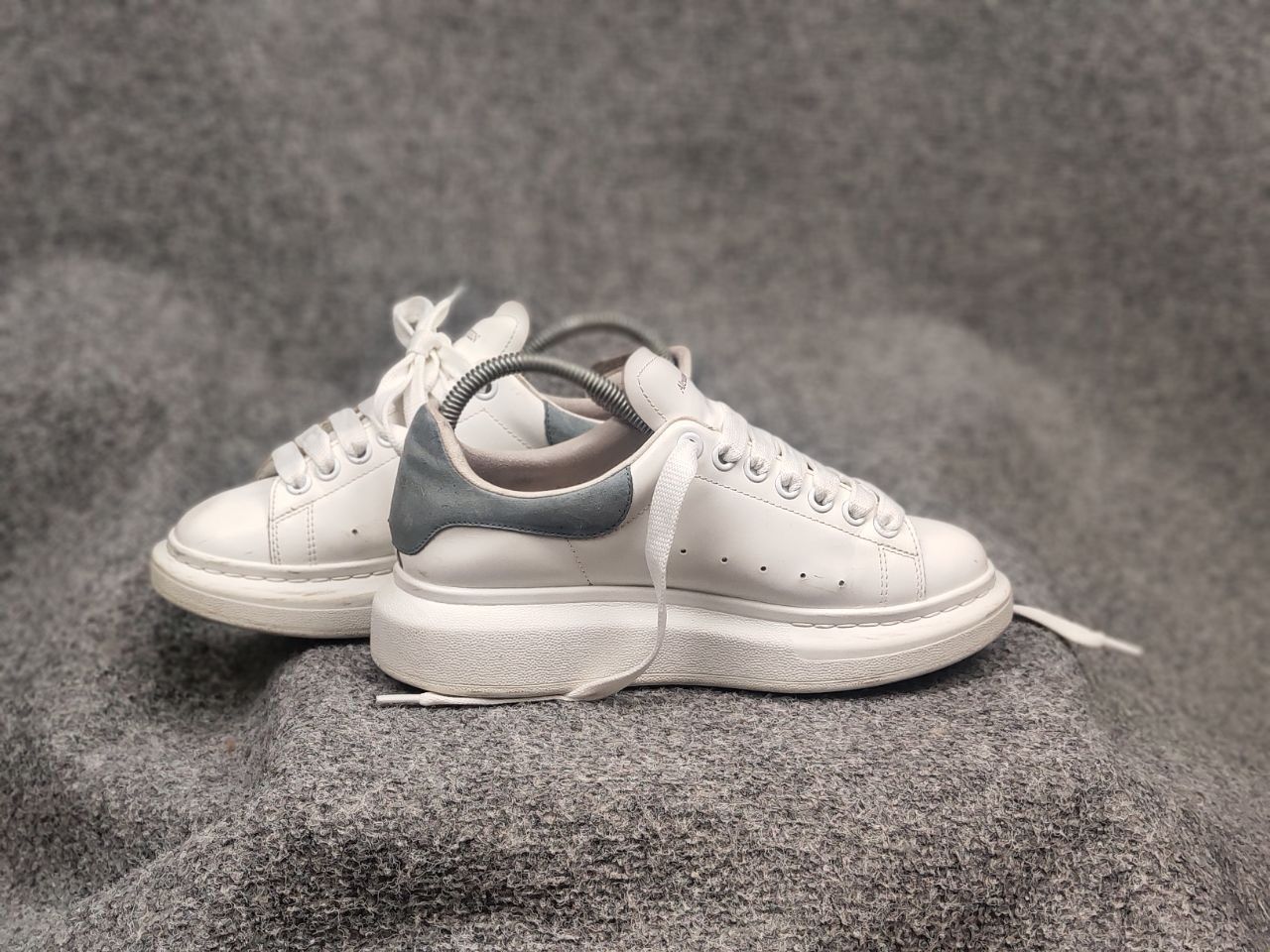 Alexander McQueen Alexander McQueen Oversized Leather Sneaker WhitePowder Blue Size US 8 / IT 38 - 14 Thumbnail