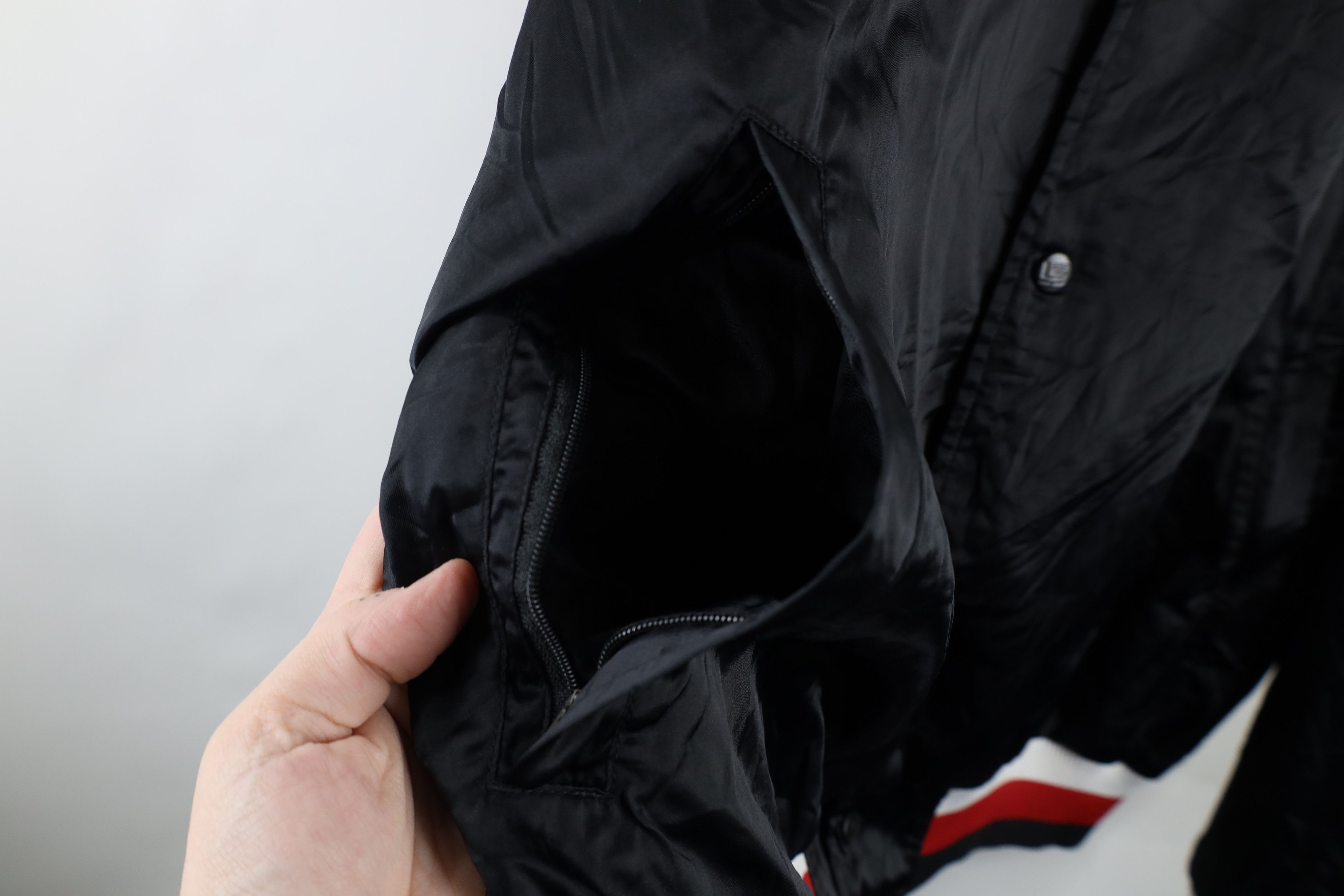 Nike Vintage Nike Lebron Out Soldier Satin Bomber Jacket Black Size US XL / EU 56 / 4 - 7 Thumbnail