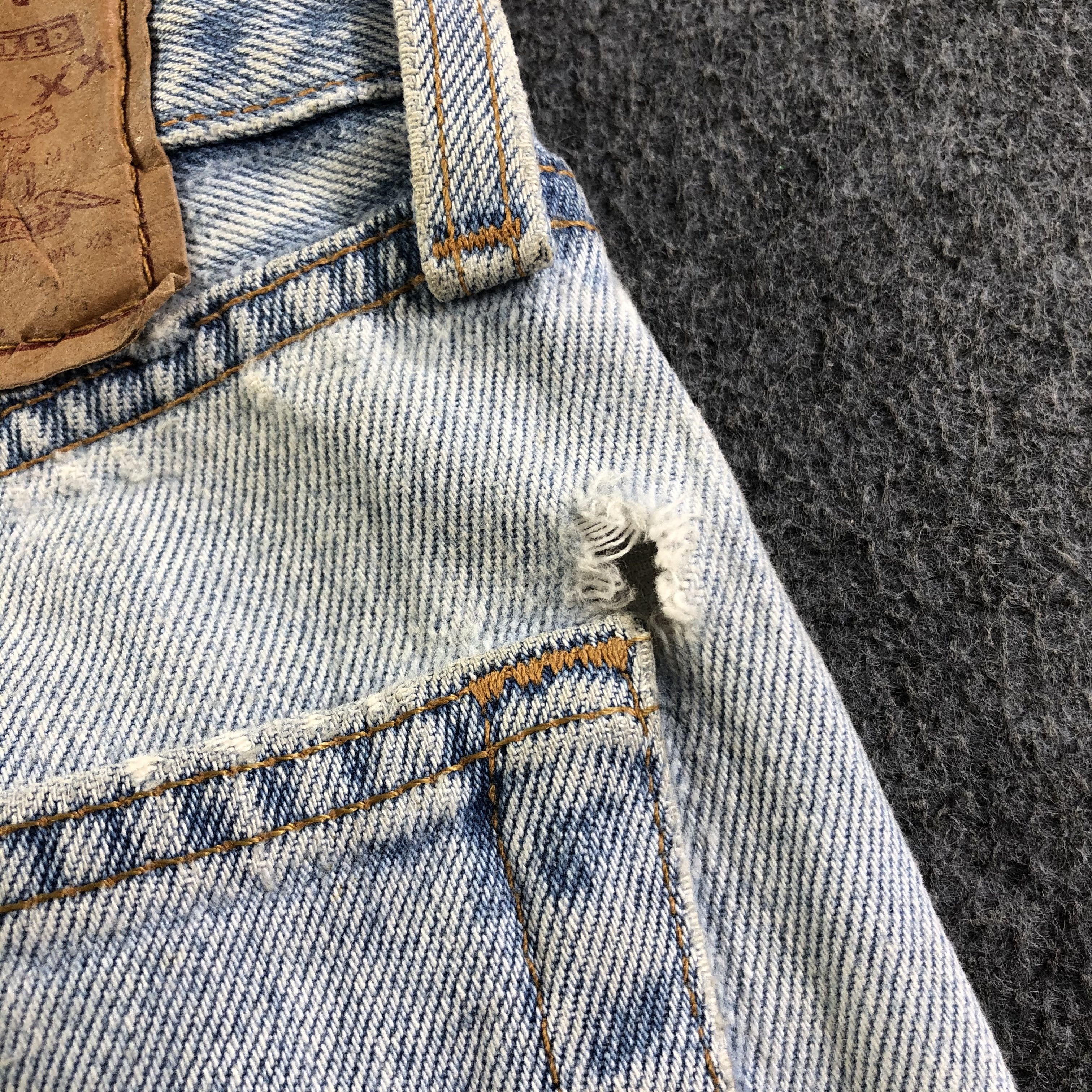 Levi's 90s Vintage Light Wash Levis 501 Jeans-J4021 Size US 28 / EU 44 - 8 Thumbnail