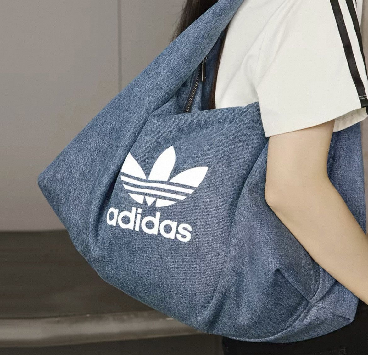 Adidas Adidas Originals Cloud Denim-Style Large Capacity Sports Bag Size ONE SIZE - 1 Thumbnail