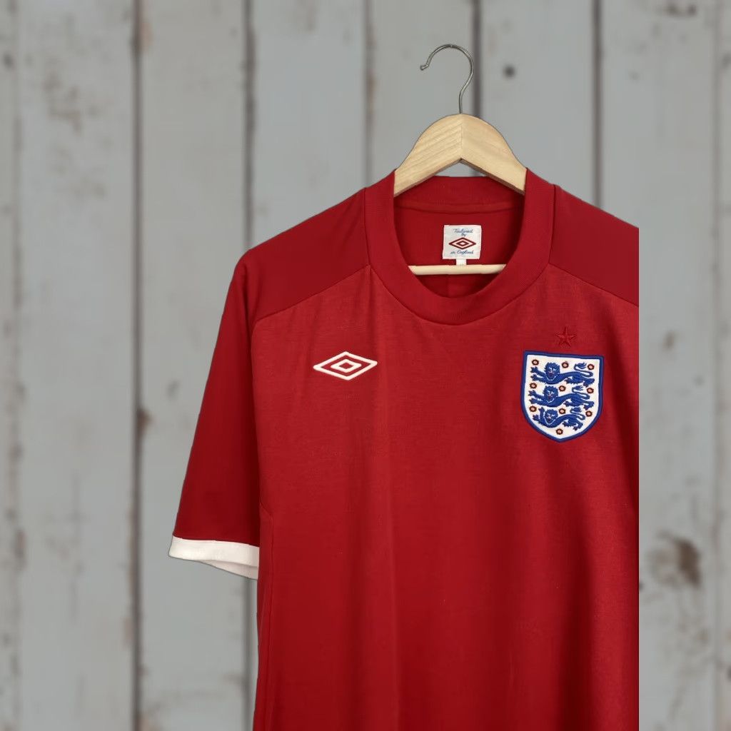 Umbro Umbro England soccer jersey training red L T-Shirt Men Retro 2016 Y2K Size US L / EU 52-54 / 3 - 1 Thumbnail
