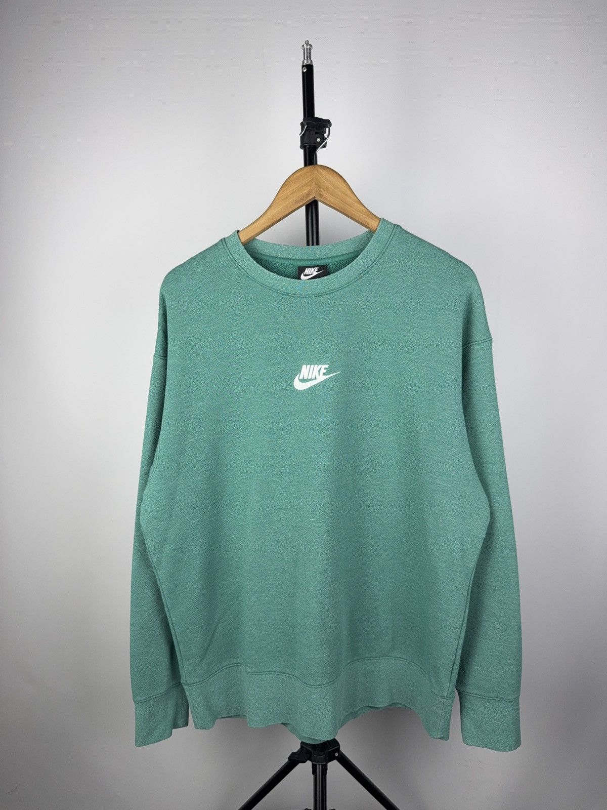 Nike Vintage Nike Green Central Logo Crewneck Sweatshirt Size L Size US L / EU 52-54 / 3 - 1 Thumbnail