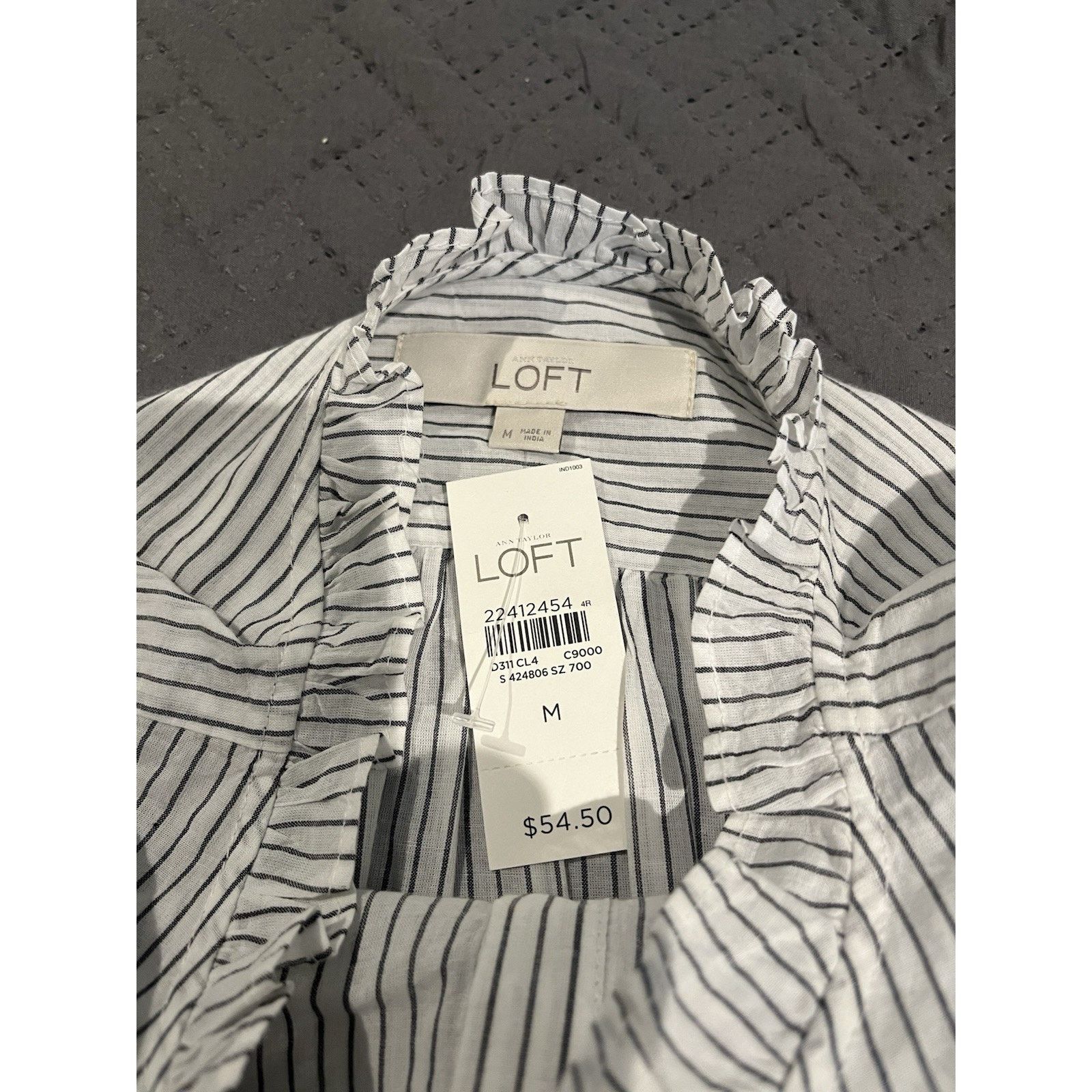 Loft Loft Women's M pinstripe ruffle-neck shirt NWT Size M / US 6-8 / IT 42-44 - 7 Thumbnail