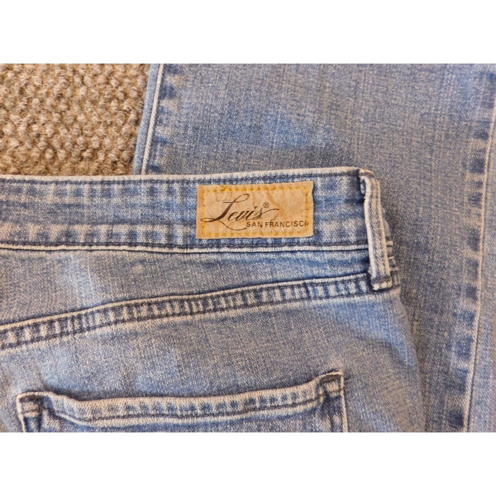 Levi's Levi's Jeans Women 14 Straight Denim 31in Waist Blue Slim Regular Pockets Zipper Stretch Classic 21in Inseam Size 36" / US 14 / IT 50 - 6 Thumbnail