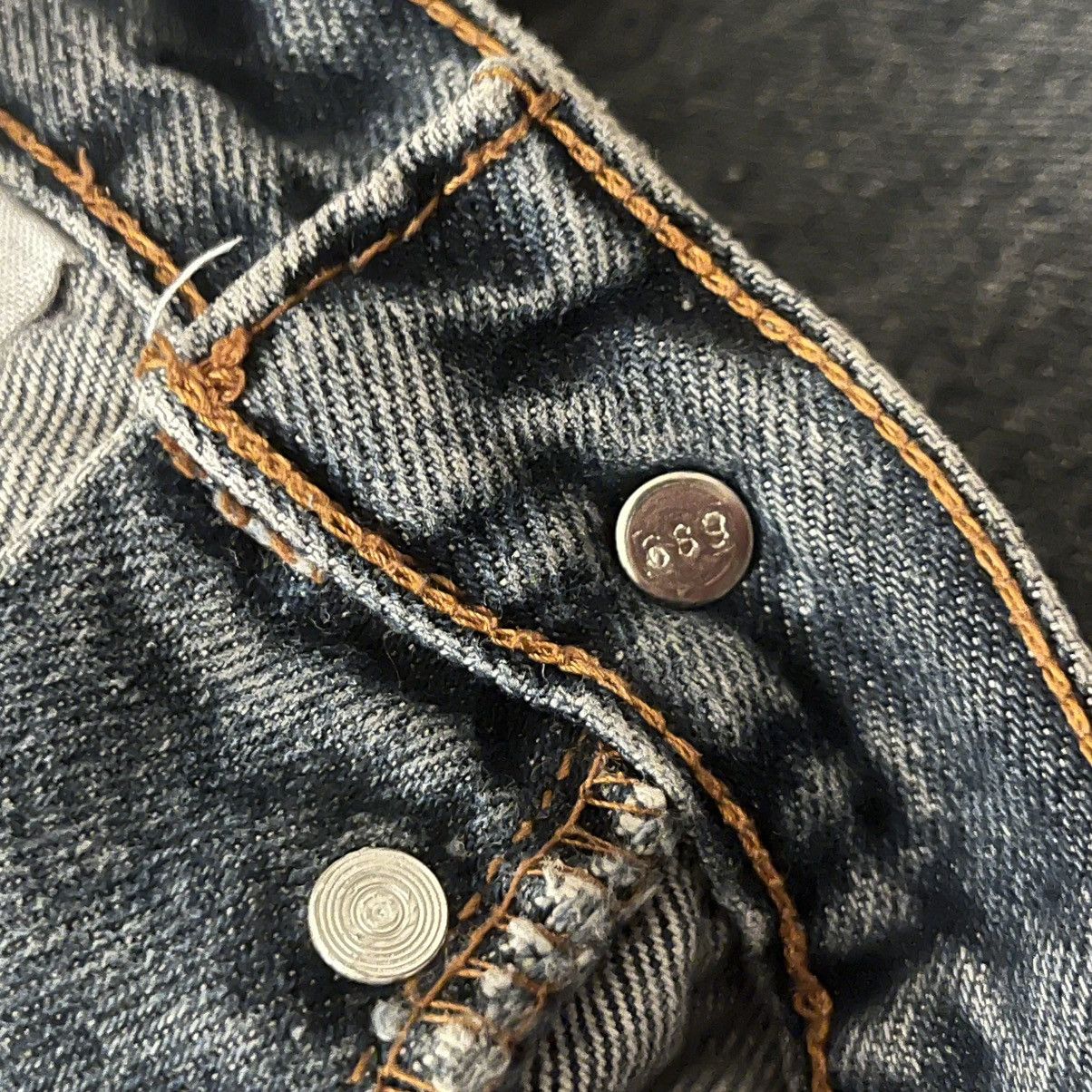 Levi's Vintage Clothing Vintage Levis 501xx Jeans Medium Wash Button Fly USA 90s Y2K Size US 30 / EU 46 - 7 Thumbnail