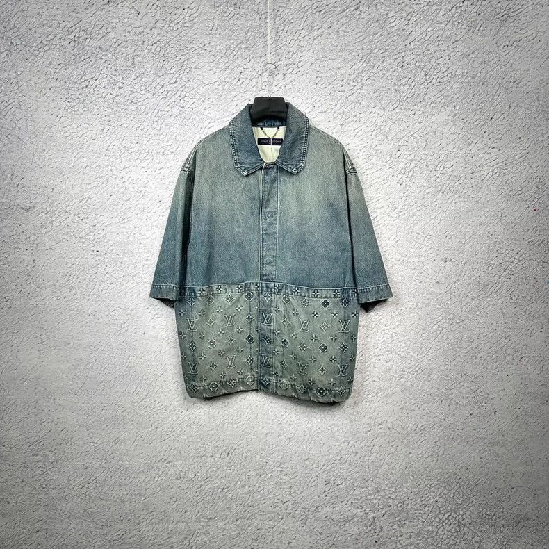 Louis Vuitton Louis Vuitton FW23 Logo Embossed Single-Breasted Short Slee Size US XXL / EU 58 / 5 - 1 Thumbnail