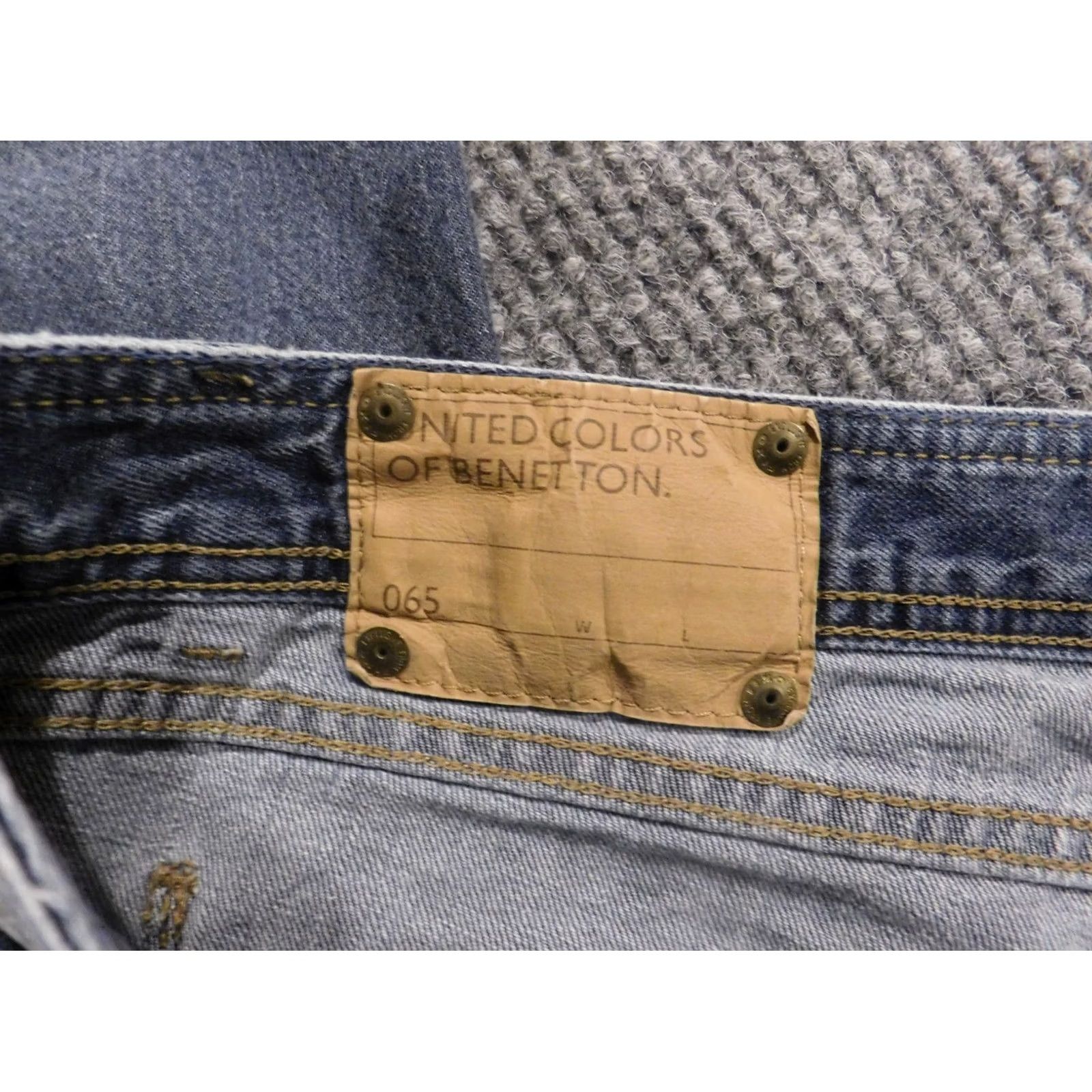 United Colors Of Benetton United Colors of Benetton Jeans Woman 32 Blue Straight Slimming Distressed Zipper Denim Regular 31in Inseam Womens Size 24" / US 00 / IT 34 - 2 Thumbnail