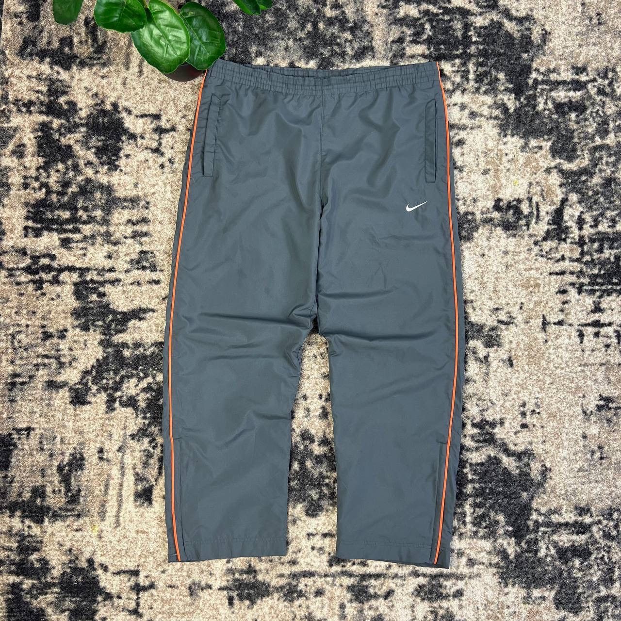 Nike Nike Swoosh Vintage Y2K Baggy Parachute Track Pants Size US 34 / EU 50 - 1 Thumbnail