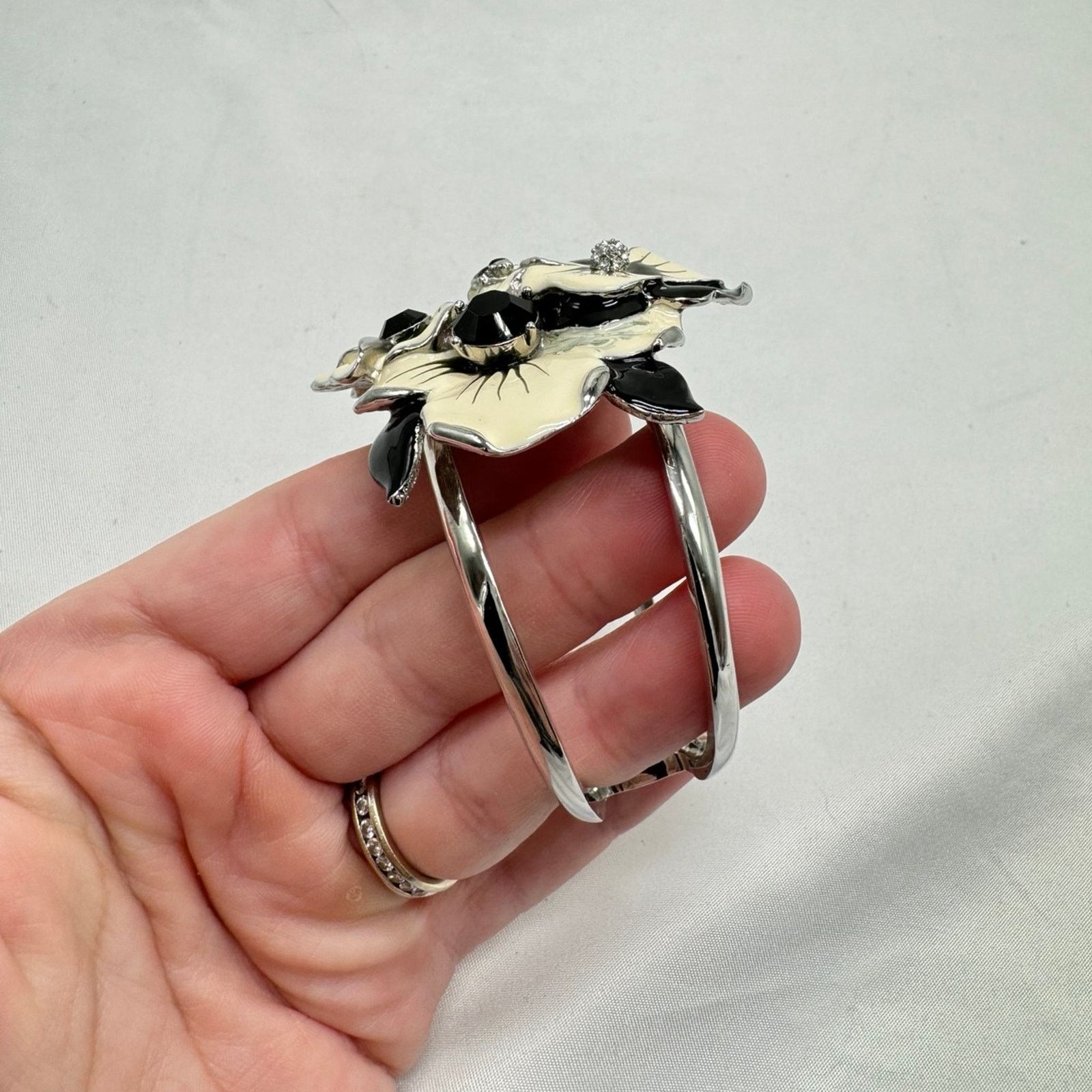 Kenneth Jay Lane VTG Kenneth Jay Lane cuff bracelet Size ONE SIZE - 3 Thumbnail