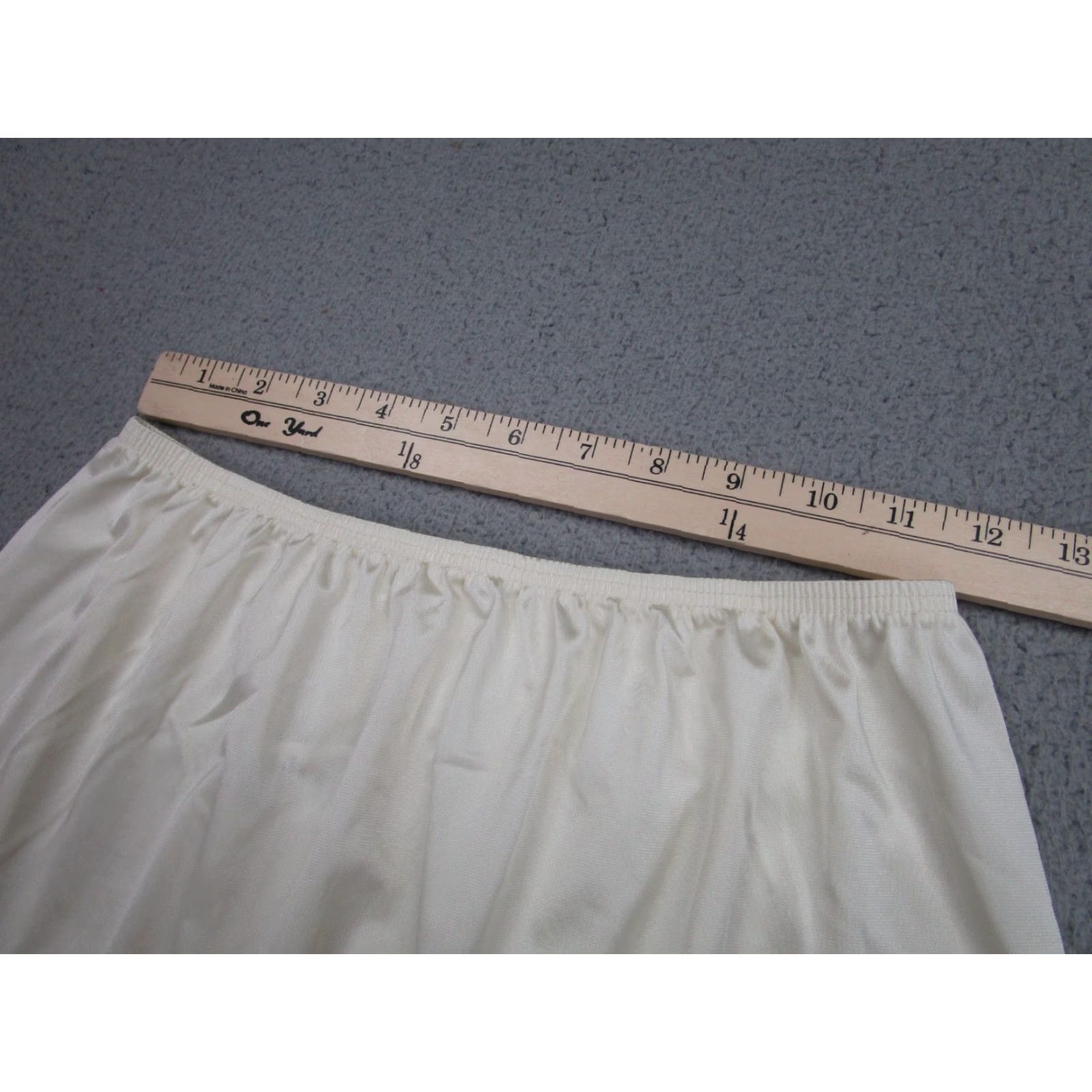 Vintage VINTAGE Vanity Fair Slip Womens M Ivory Lace 80s 90s Sexy Glamorous Classic Elegant Size 32" / US 10 / IT 46 - 5 Thumbnail
