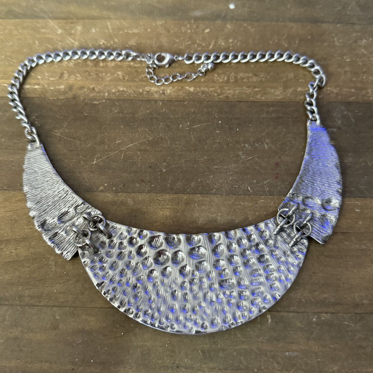 Other Silver tone textured geometric statement necklace Size ONE SIZE - 2 Thumbnail