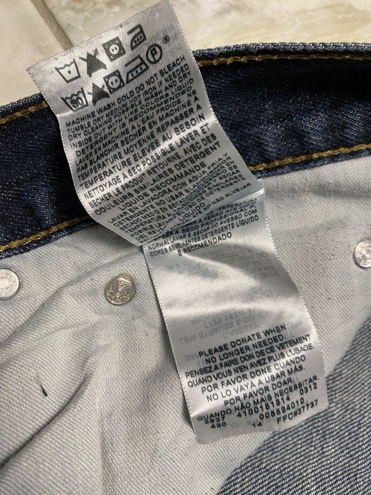 Levi’s 559 distressed denim street wear vintage