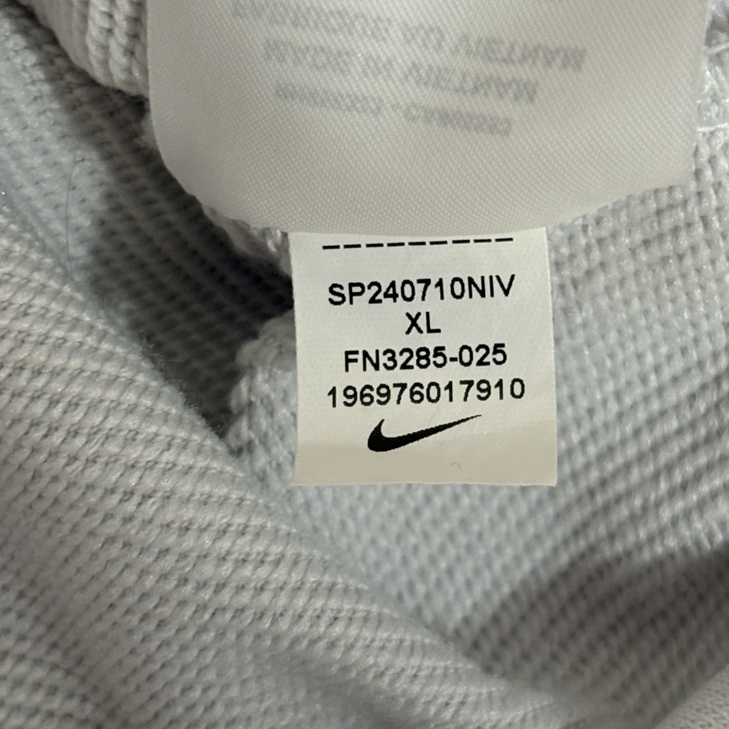 Nike Nike Dri-Fit GFX Hoodie Photon Dust (FN3285-025), Size XL Size US XL / EU 56 / 4 - 4 Thumbnail