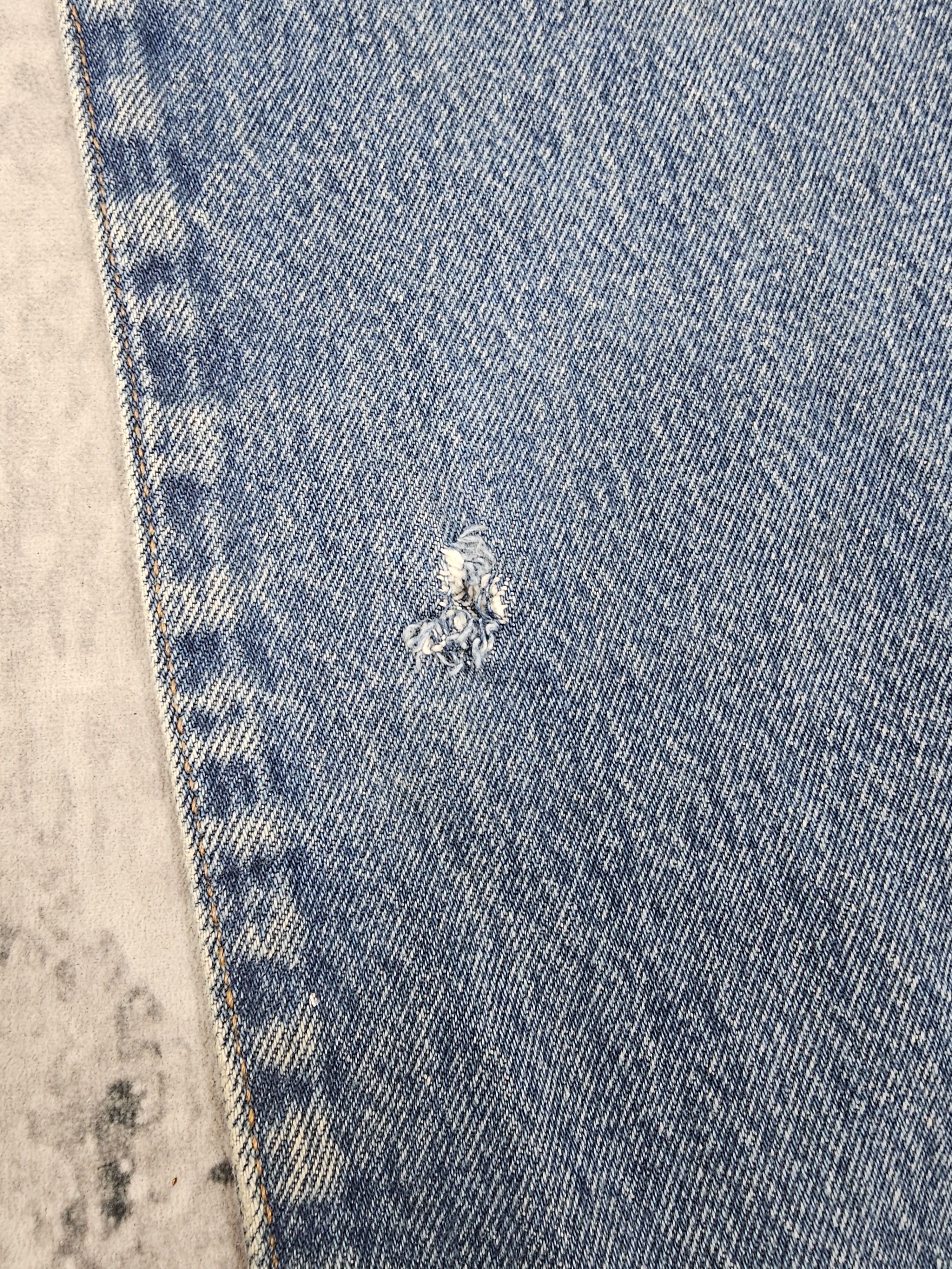 Levi's Vintage LEVIS 501 Medium Wash Blue Jeans L0456 Size 37X34 Size US 37 - 5 Thumbnail