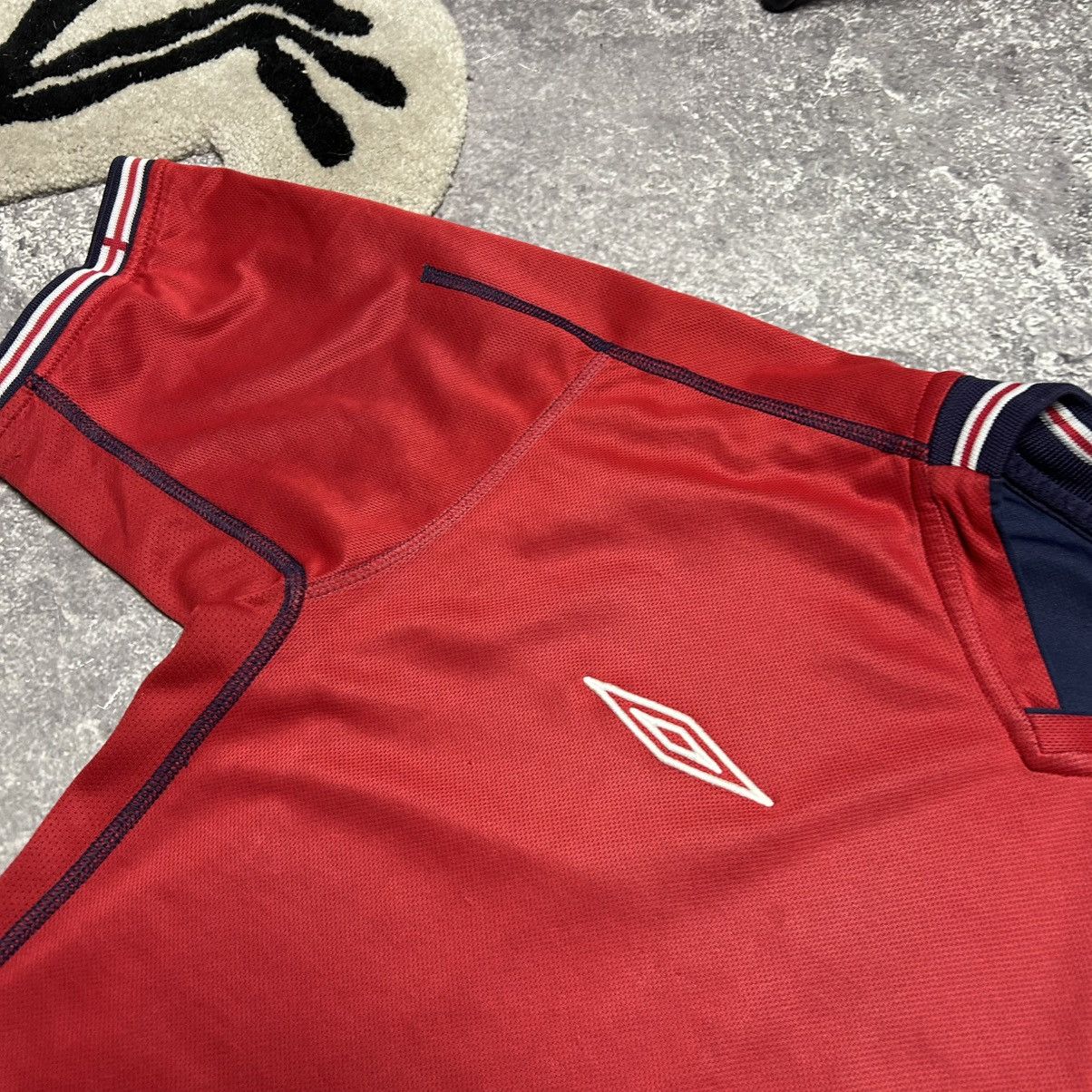 Umbro Vintage Umbro England 2004 Two-Sided home soccer jersey Size US M / EU 48-50 / 2 - 5 Thumbnail