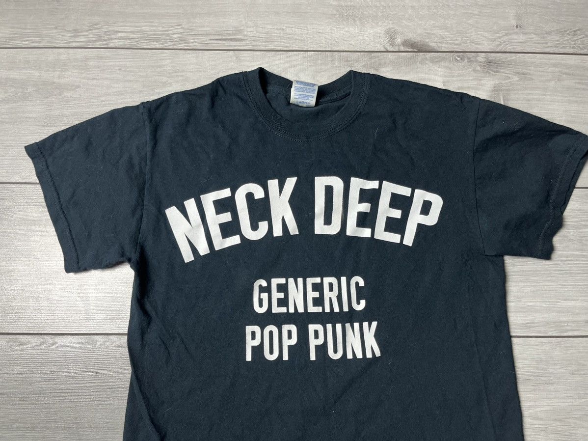 Band Tees Neck deep Tshirt generic pop punk size Medium Size US M / EU 48-50 / 2 - 3 Thumbnail