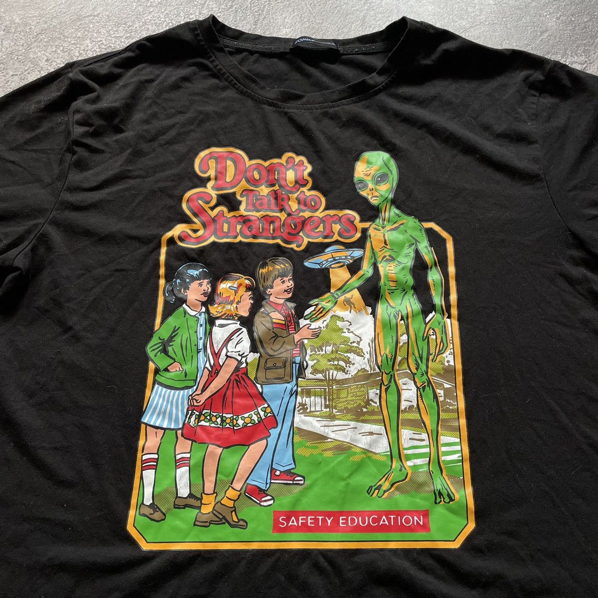 Vintage Vintage 90s Graphic Tee Dont Talk to Strangers Skate Boxy XL Size US XL / EU 56 / 4 - 5 Thumbnail