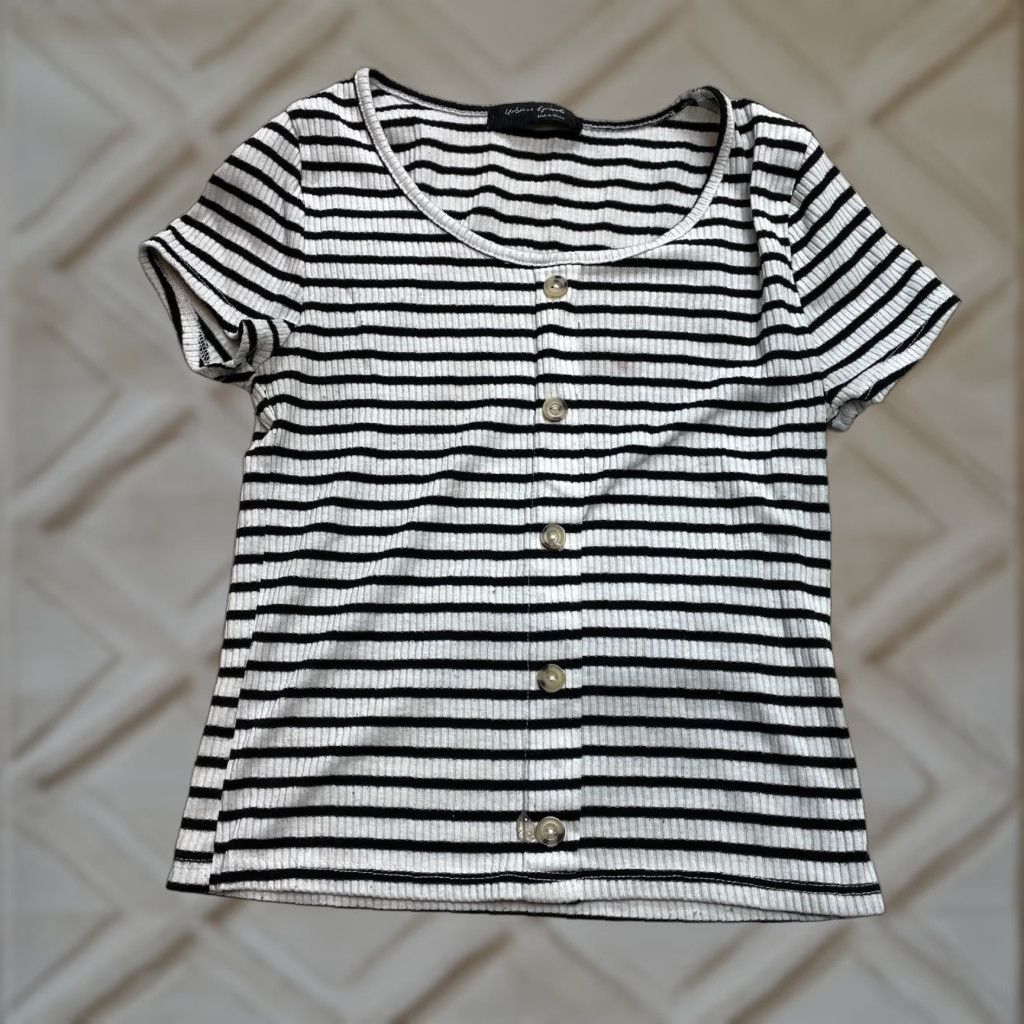 Vintage Urban Episode Shirt Girls M White Black Striped Short Sleeve Ribbed Stretch Floral Jersey Polyester Spandex Casual Size M / US 6-8 / IT 42-44 - 1 Thumbnail