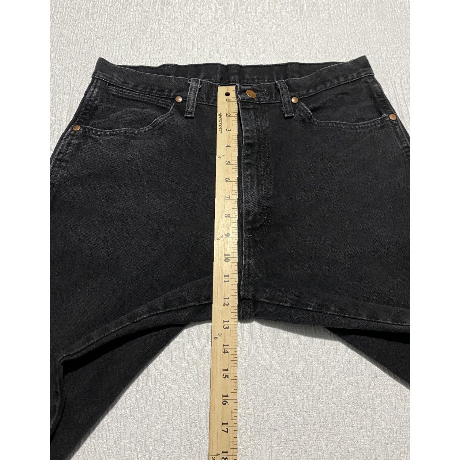 Wrangler Wrangler Jeans Mens 33x34 Black A203 4020 Straight Jeans Distressed Hem Denim Pants Straight Leg 5-Pocket Mens Size US 33 - 7 Thumbnail