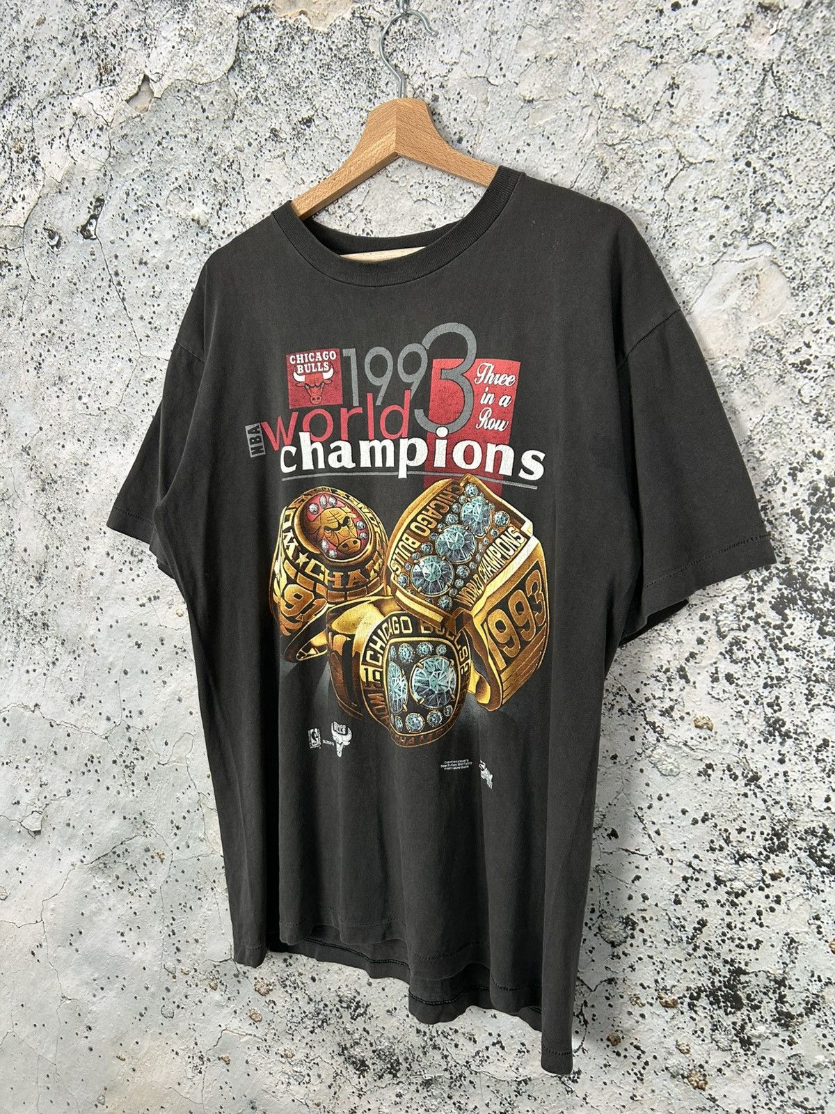 Salem Sportswear Vintage Chicago Bulls 1993 Champions Graphic Tee 90s Sport Size US L / EU 52-54 / 3 - 2 Thumbnail