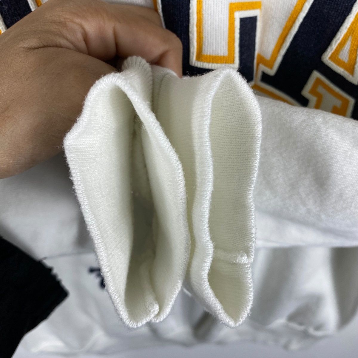 Vintage Vintage 80's UCLA BRUINS Logo Crewneck Sweatshirt Small Size Size US S / EU 44-46 / 1 - 3 Thumbnail