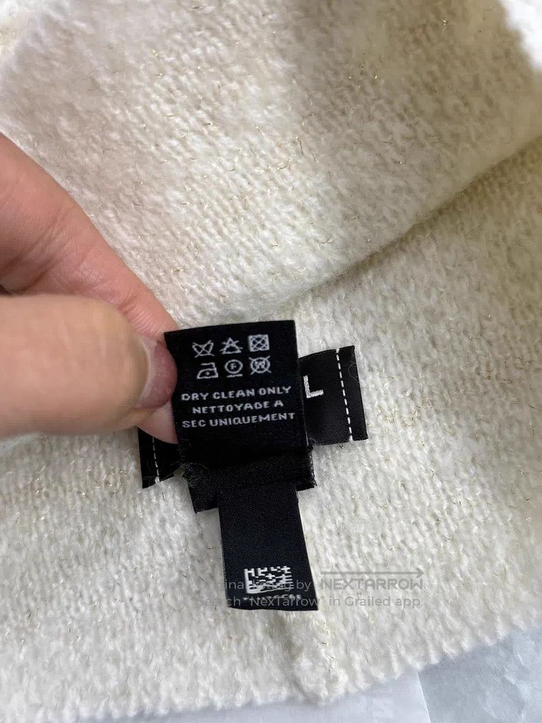 Chanel Chanel 26C new white gold thread large logo cashmere knitt Size ONE SIZE - 5 Thumbnail