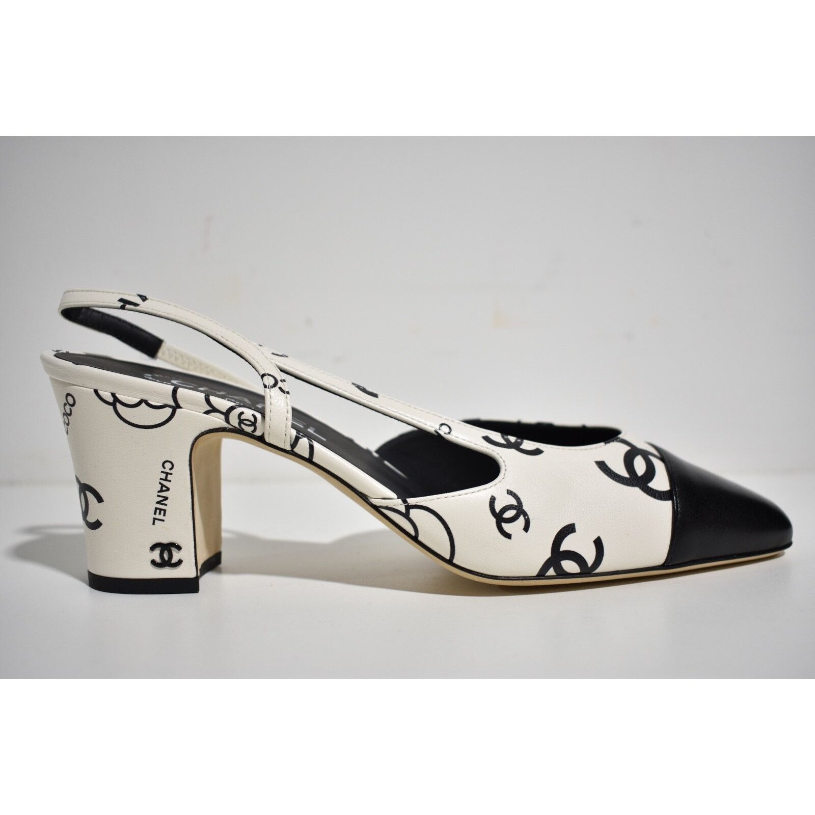 Chanel Chanel Sling White Black CC Logo Slingback Sandal Heel 37 Size US 7 / IT 37 - 1 Thumbnail