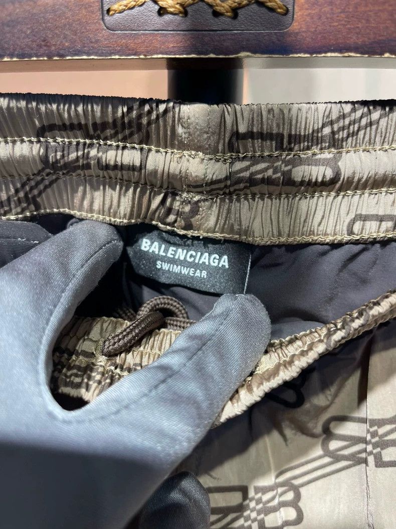 Balenciaga Balenciaga size S Khaki presbyopic shorts Size US 27 - 3 Thumbnail