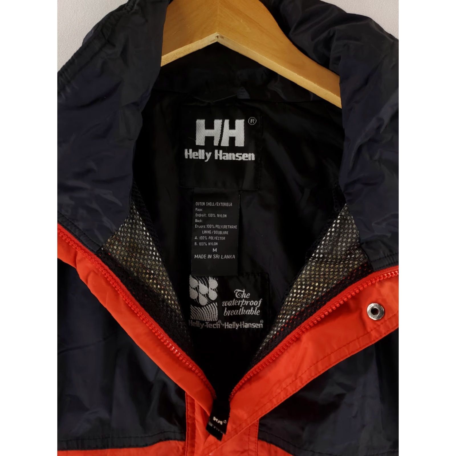 Helly Hansen VINTAGE Helly Hansen Helly Tech Windbreaker Rain Jacket Hooded Womens M Red Black Jacket Womens M Red Size M / US 6-8 / IT 42-44 - 3 Thumbnail