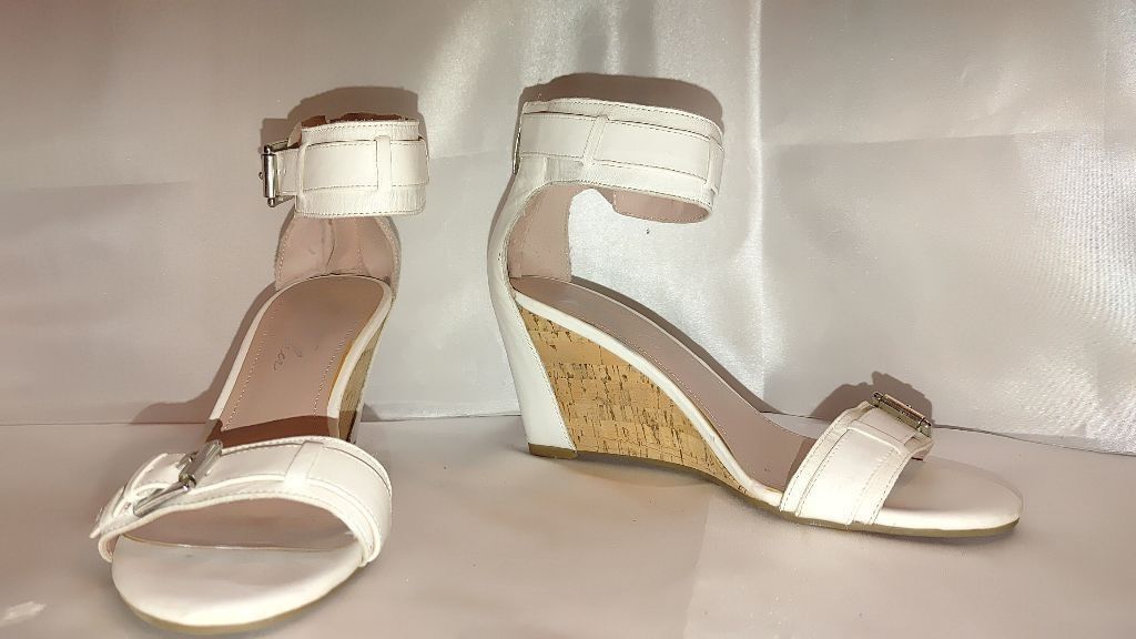 Marc Fisher Marc Fisher Camron Leather Wedge Sandals Size 7.5M Size US 7.5 / IT 37.5 - 6 Thumbnail