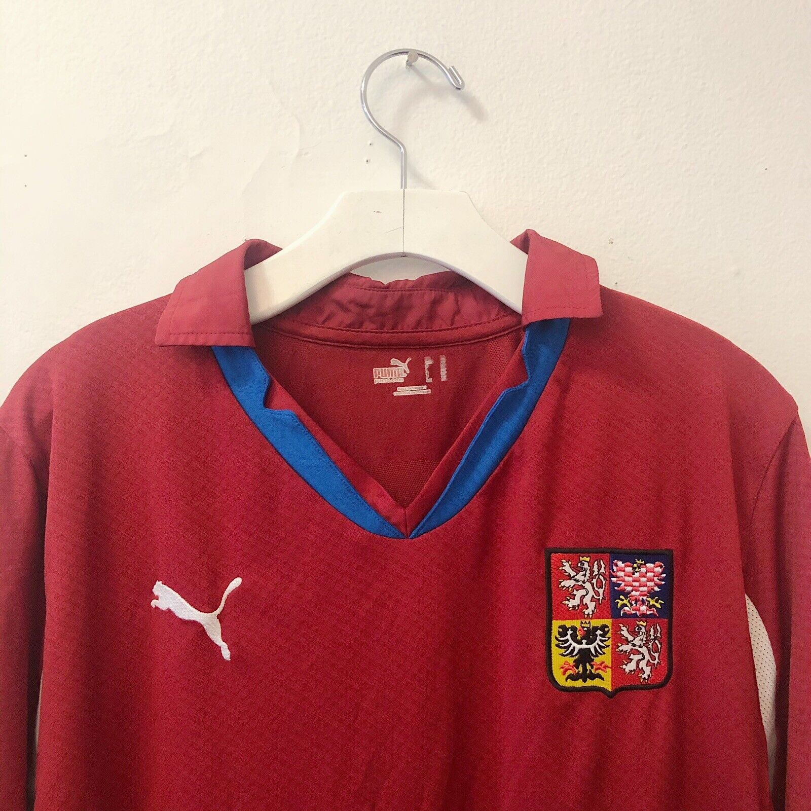 Puma × Vintage 2000s Czech Republic Puma Home Soccer Jersey Red Rare Sz XL Size US XL / EU 56 / 4 - 2 Thumbnail