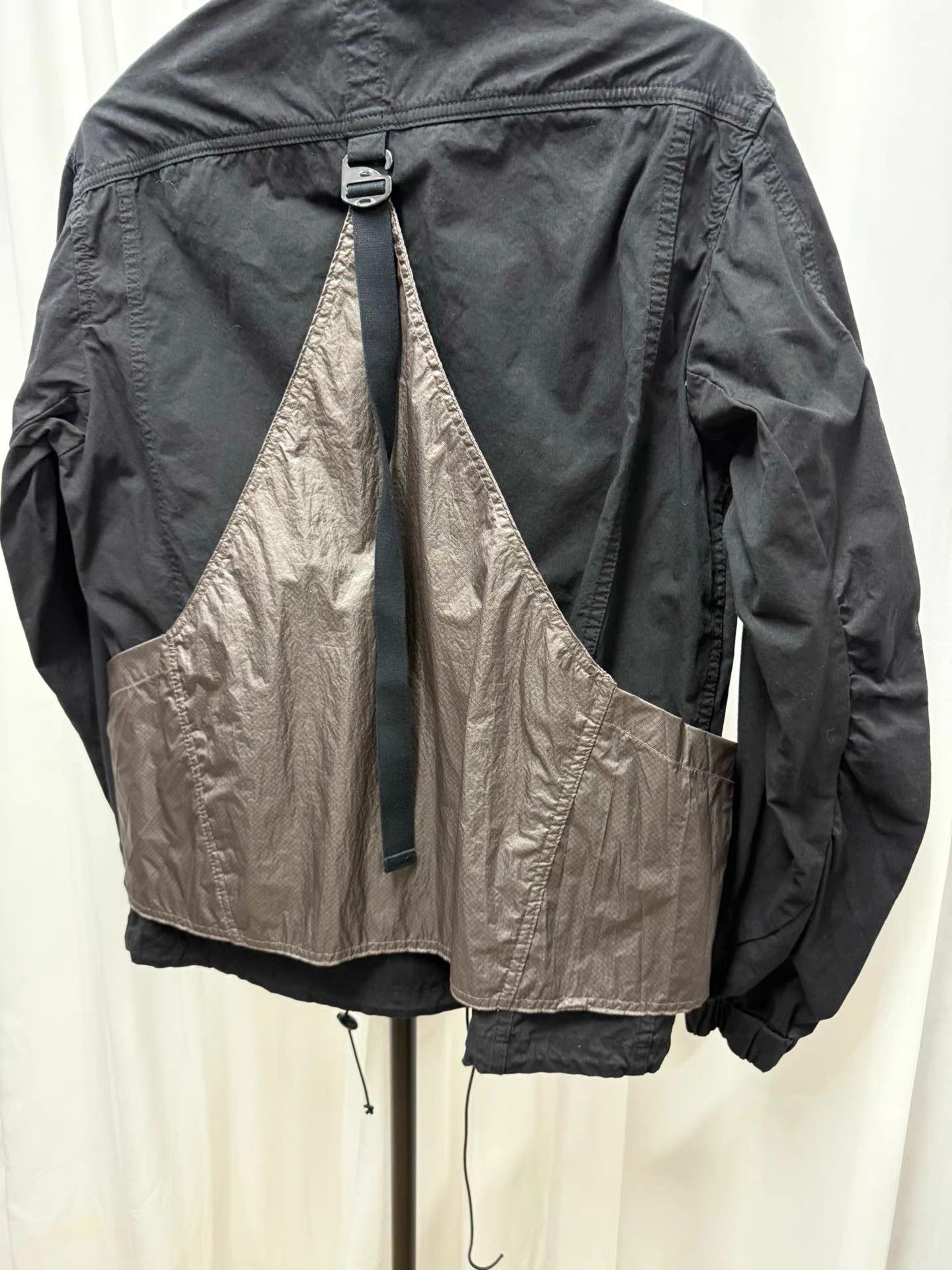 The Viridi-anne The viride anne Four-Pocket Nylon Vest Spliced Jacket K20 Size US M / EU 48-50 / 2 - 4 Thumbnail