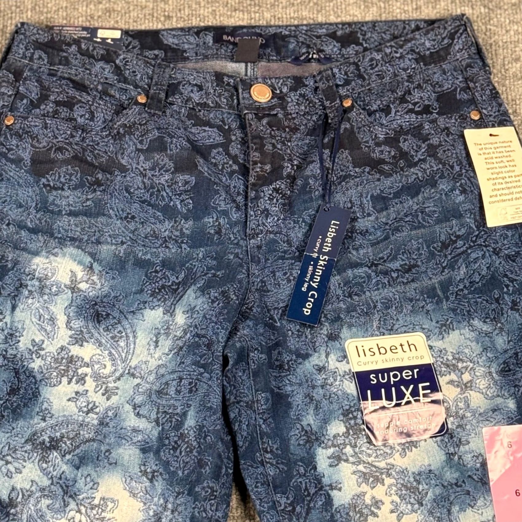 Vintage Bandolino Lisbeth Curvy Skinny Crop Jeans Paisley Print Jeans Blue Women 6 Slim Pocket Button Zip Mid Rise Denim 5-Pocket Design Fabric Wash Medium Size 28" / US 6 / IT 42 - 3 Thumbnail