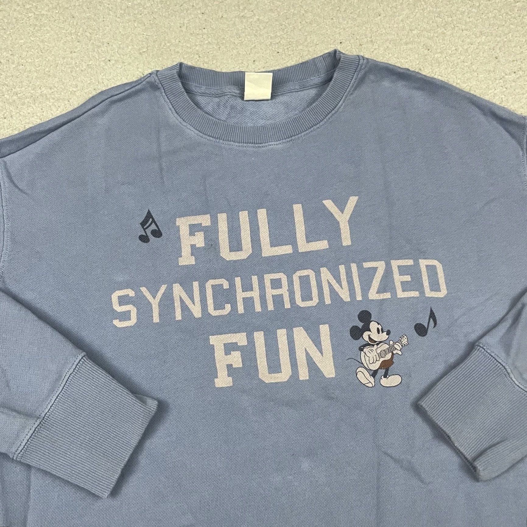 Uniqlo Disney Uniqlo Sweatshirt Adult Small Blue UT Mickey Mouse Crew Neck Sweatshirt Women S Blue Disney Size S / US 4 / IT 40 - 2 Thumbnail