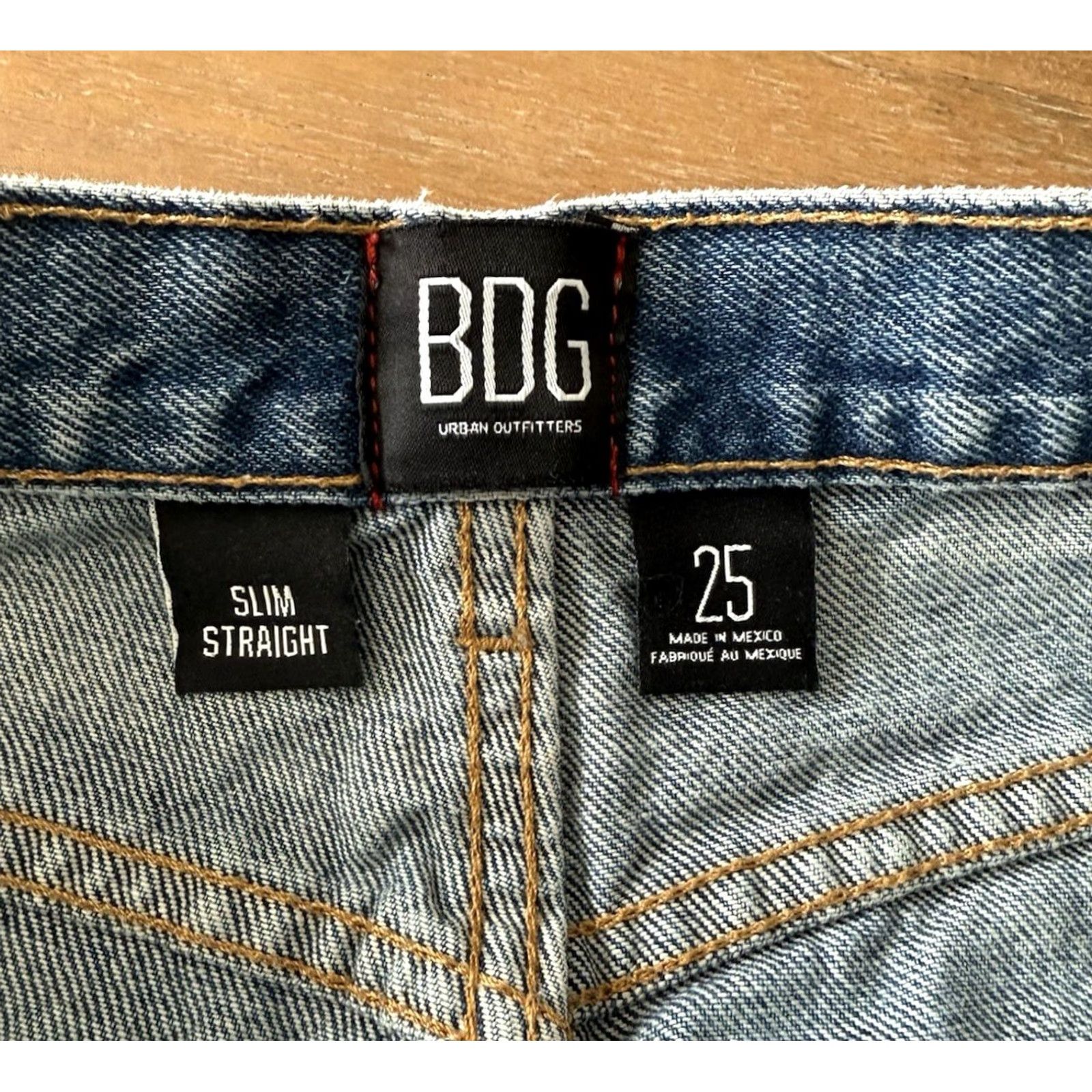 Urban Outfitters BDG Urban Outfitters Jeans Slim Straight 25x28 Womens Light Wash Denim Blue City Logo 5-Pocket Mens? Womens Size 42" / US 20 - 3 Thumbnail