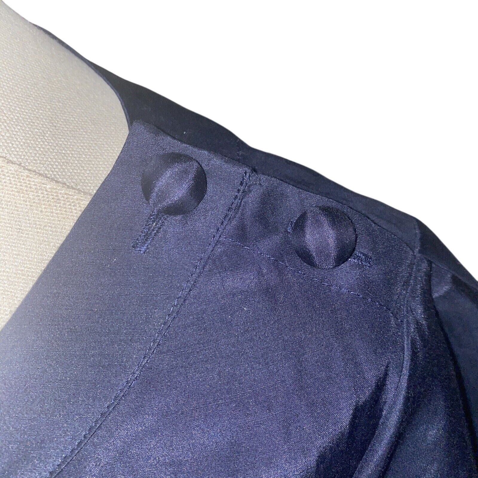 Banana Republic Banana Republic Womens Blouse Medium Navy Silk Blend Size M / US 6-8 / IT 42-44 - 2 Thumbnail
